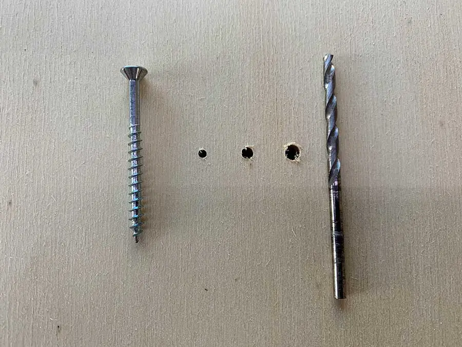 What size pilot hole for screws