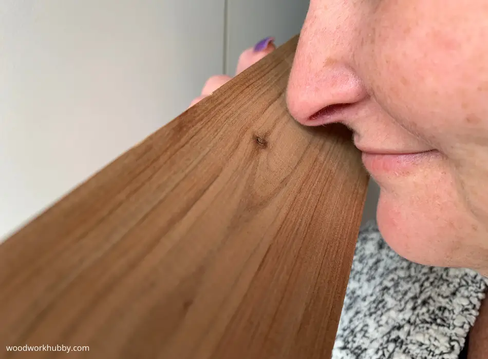 Smelling Linseed oil on wood